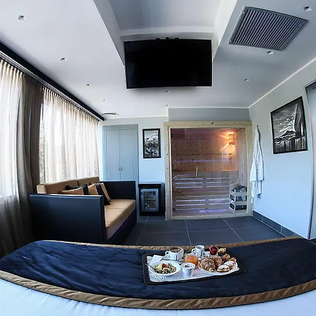 Western Jfk 4* Naples